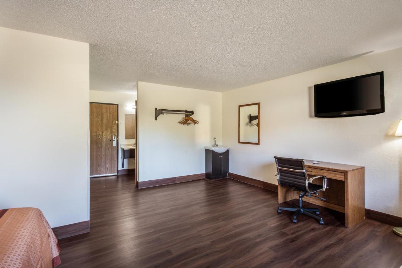 Americas Best Value Inn & Suites Harrisonville Εξωτερικό φωτογραφία
